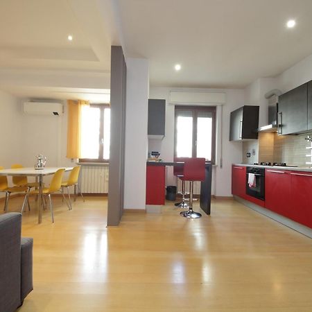 Cozy And Comfy Apartment In Piramide Metro Stop Roma Esterno foto